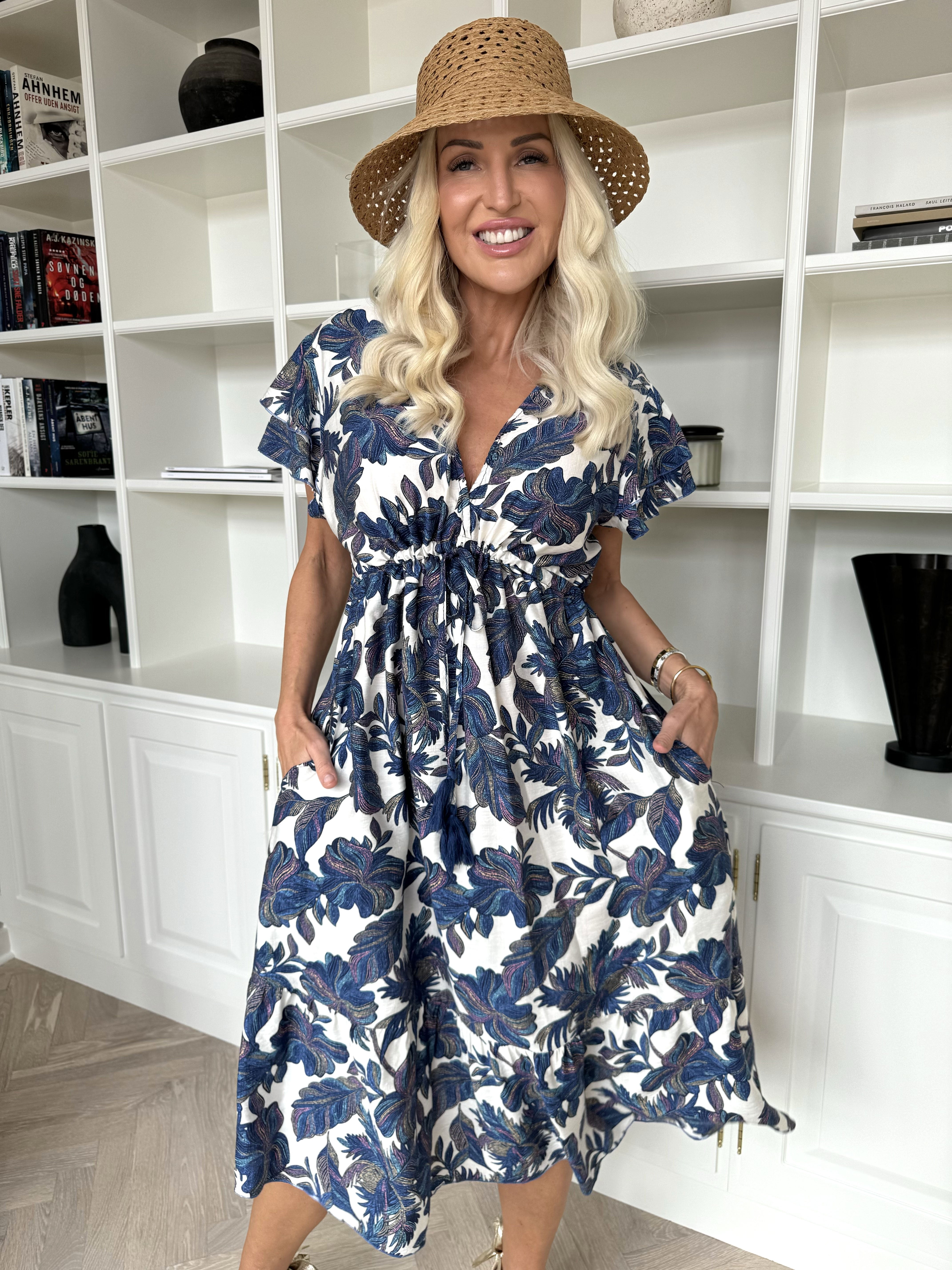 Nala - Tunikaklänning i viskos med knytband under bröstet